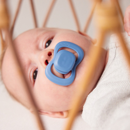 SYMETRYCZNY SMOCZEK SILIKONOWY zestaw 2 szt. niebieski/błękitny 0-6 m.