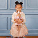 NIEMOWLĘ lalka ze smoczkiem sukience i opasce oliwkowa karnacja 35 cm