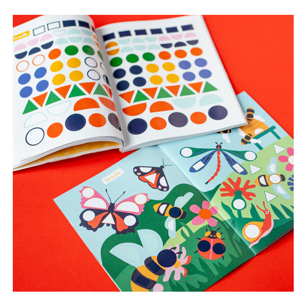 ZWIERZĄTKA książeczka do wyklejania kształty 2000 naklejek Auzou 3+