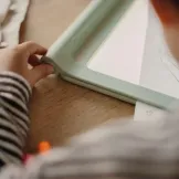 Podświetlany tablet rysunkowy do nauki pisania i rysowania KIDYDRAW-PRO - zielony