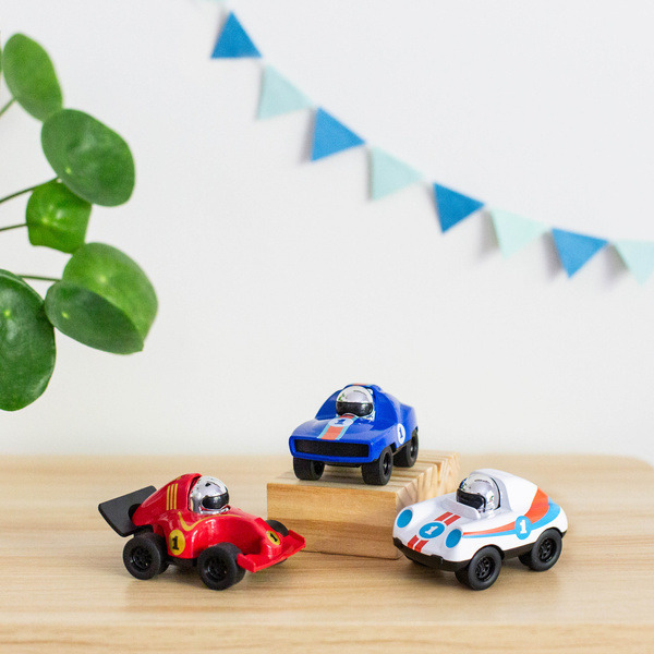 BIAŁE AUTKO WYŚCIGOWE pojazd z napędem