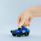 NIEBIESKIE AUTKO WYŚCIGOWE pojazd z napędem