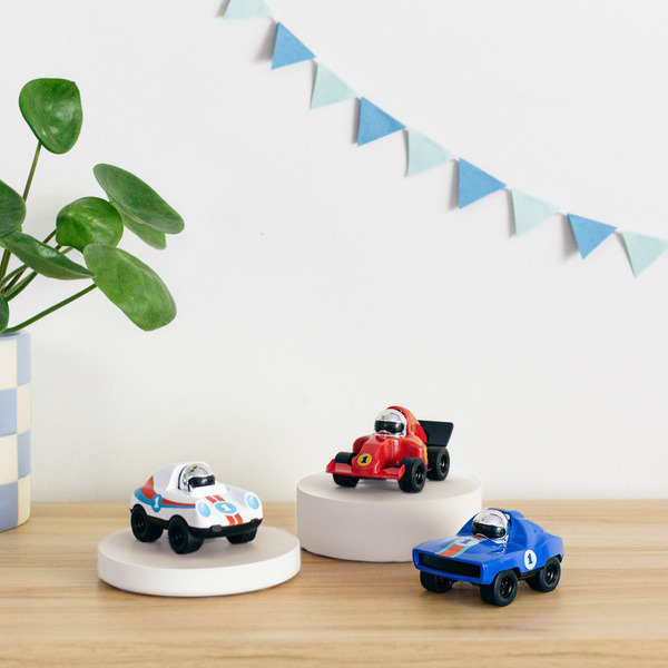 NIEBIESKIE AUTKO WYŚCIGOWE pojazd z napędem