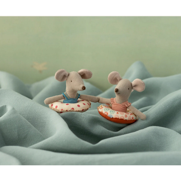 MYSZKA PLAŻOWA młodsza siostra z kołem dmuchanym w kwiatki