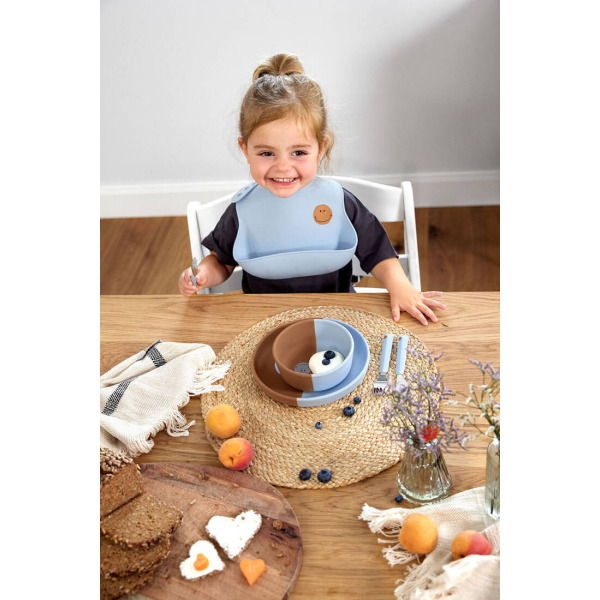 SMILE niebieski silikonowy śliniak z kieszonką Happy Rascals sky blue