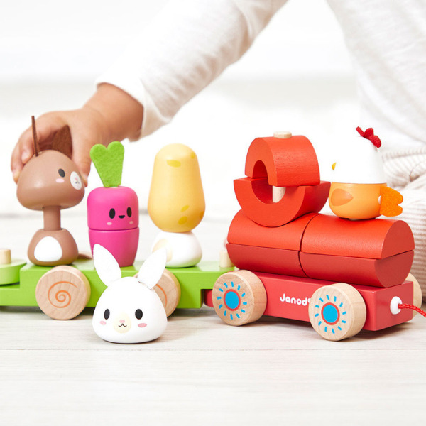 FARMA drewniany pociąg z klockami i figurkami do ciągnięcia 22 el.