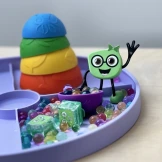 TACKA SENSORYCZNA Play Tray 2w1 Lilac – pojemnik do zabaw sensorycznych Jellystone fioletowy