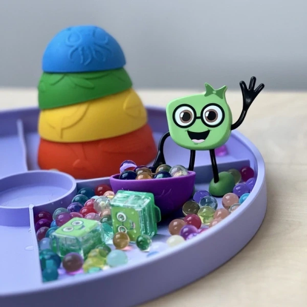 TACKA SENSORYCZNA Play Tray 2w1 Lilac – pojemnik do zabaw sensorycznych Jellystone fioletowy