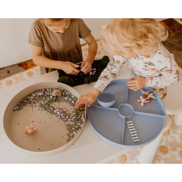 TACKA SENSORYCZNA Play Tray 2w1 Soft Blue – pojemnik do zabaw sensorycznych Jellystone niebieski