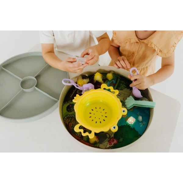 TACKA SENSORYCZNA Play Tray 2w1 Sage – pojemnik do zabaw sensorycznych Jellystone zielony