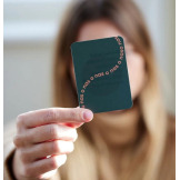 O nas AND WE TALK gra karciana w szczerość pytania dla dorosłych