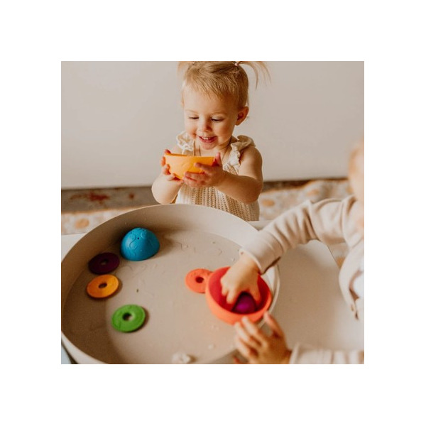 SILIKONOWE KUBECZKI miseczki do układania i do wody z tonącymi dyskami Cups Rainbow Bright 10 el. Jellystone 9m+