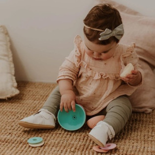 SILIKONOWE KUBECZKI miseczki do układania i do wody z tonącymi dyskami Cups Rainbow Pastel 10 el. Jellystone 9m+