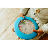 Niebieski SENSORYCZNY DYSK Z FIGURKAMI A-Ku-Ku! Peekaboo, motyw Plaża Jellystone 18m+