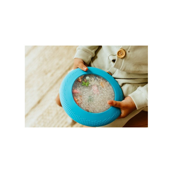 Niebieski SENSORYCZNY DYSK Z FIGURKAMI A-Ku-Ku! Peekaboo, motyw Plaża Jellystone 18m+