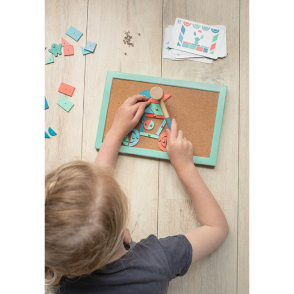 PRZYBIJANKA drewniana układanka z kartami pracy BS Toys 4+