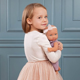 NIEMOWLĘ lalka ze smoczkiem, w fioletowym muślinowym ubranku i opasce 35 cm LullaBaby 2+
