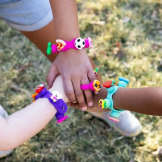 BIŻUTERIA PLIP CHARMS zestaw fioletowy bransoletka, pierścionek i 8 charmsów Fat Brain Toy 4+