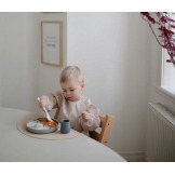 RAINBOW śliniak z długim rękawem i kieszonką Mushie 6m+