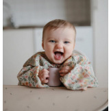 PASTEL BLOSSOM śliniak z długim rękawem i kieszonką  Mushie 6m+