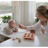 PASTEL BLOSSOM śliniak z długim rękawem i kieszonką  Mushie 6m+