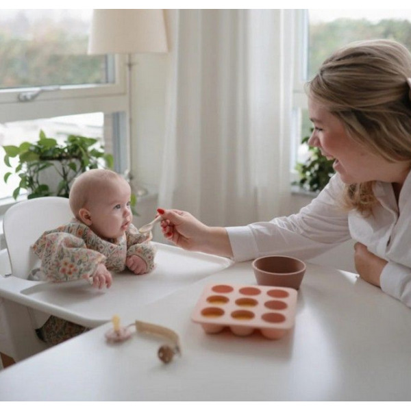 PASTEL BLOSSOM śliniak z długim rękawem i kieszonką  Mushie 6m+