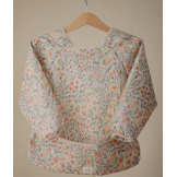 PASTEL BLOSSOM śliniak z długim rękawem i kieszonką  Mushie 6m+