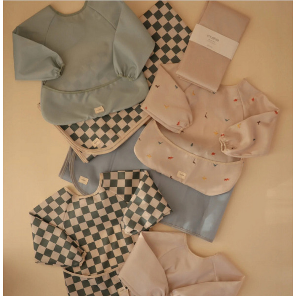 DINOZAURY śliniak z długim rękawem i kieszonką Mushie 6m+