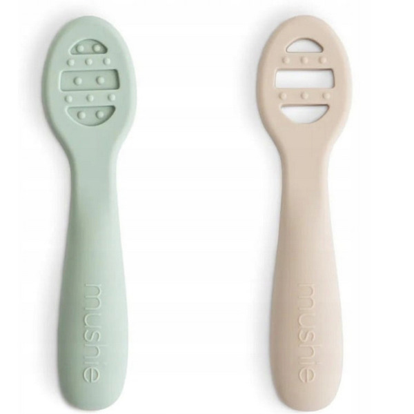 Pierwsze łyżeczki dla niemowląt do nauki jedzenia 2-pack Cambridge Blue/Shifting Sand Mushie 6m+