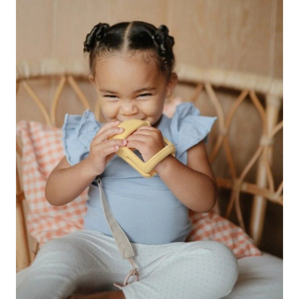 SUN żółty gryzak silikonowy No-Drop Mushie 3m+