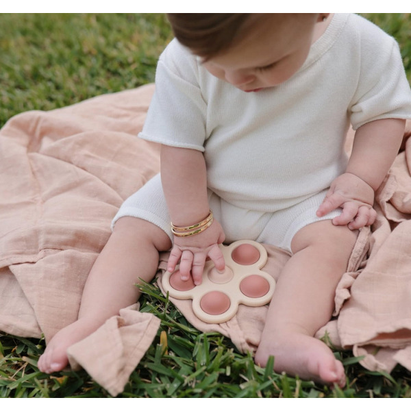 KWIATEK zabawka sensoryczna Press Toy Rose/Blush/Shifting Sand Mushie 10m+