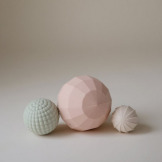 KULE SILIKONOWE zabawka sensoryczna Nesting Spheres Blush 3 szt. Mushie 10m+