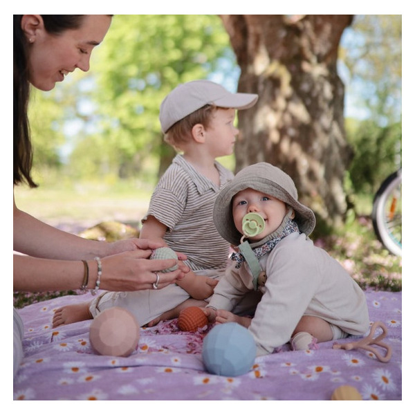 KULE SILIKONOWE zabawka sensoryczna Nesting Spheres Blush 3 szt. Mushie 10m+