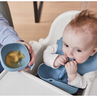 Niebieska silikonowa miseczka z przykrywką i przyssawką Ocean B.Box