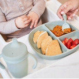 Szałwiowy silikonowy talerzyk z przykrywką i przyssawką Sage B.Box