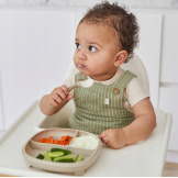 Beżowy talerzyk z przyssawką i przegródką 2w1 Latte B.Box