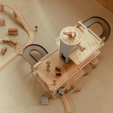 DREWNIANY GARAŻ WIELOPOZIOMOWY z akcesoriami FSC Little Dutch 3+