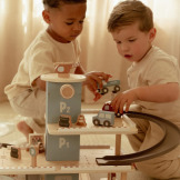 DREWNIANY GARAŻ WIELOPOZIOMOWY z akcesoriami FSC Little Dutch 3+