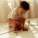 DREWNIANA REMIZA STRAŻACKA z akcesoriami FSC Little Dutch 3+