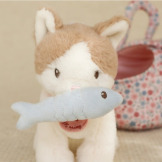 Marley PLUSZOWY KOTEK W TOREBCE przytulanka z akcesoriami Little Dutch 12m+