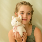 Marley PLUSZOWY KOTEK W TOREBCE przytulanka z akcesoriami Little Dutch 12m+