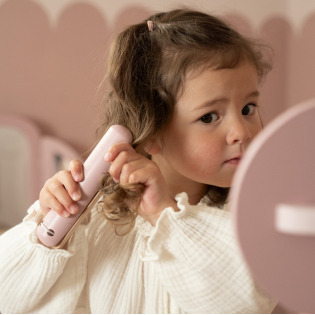 ZESTAW FRYZJERSKI drewniane akcesoria z pasem zabawa w dorosłych FSC Little Dutch 3+