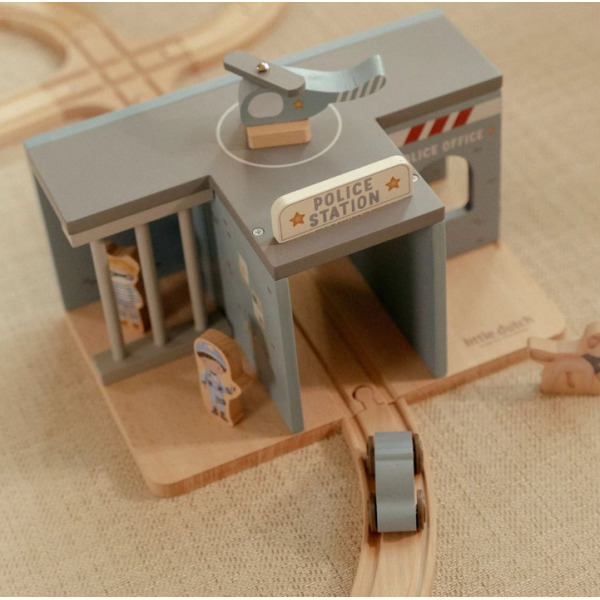 DREWNIANY POSTERUNEK POLICJI z akcesoriami FSC Little Dutch 3+