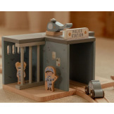 DREWNIANY POSTERUNEK POLICJI z akcesoriami FSC Little Dutch 3+