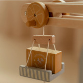 DREWNIANY DŹWIG BUDOWLANY z akcesoriami i torami kolejowymi FSC Little Dutch 3+