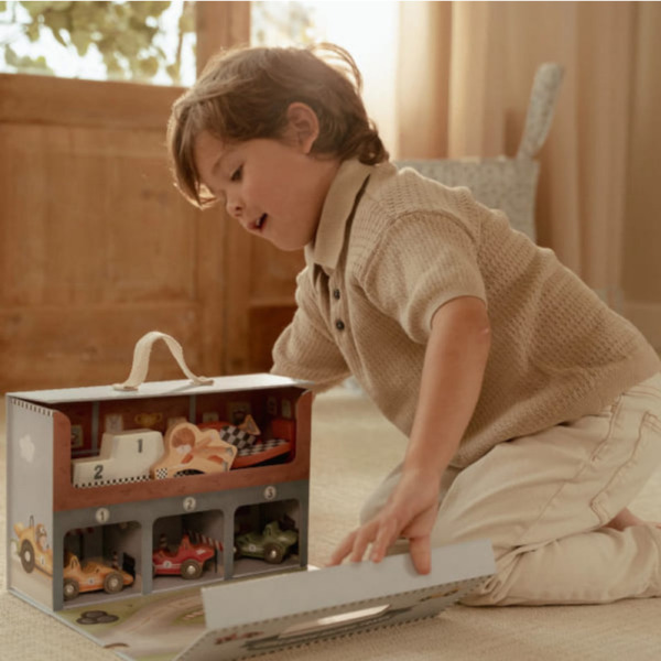 PRZENOŚNY TOR WYŚCIGOWY z akcesoriami w walizeczce FSC Little Dutch 18m+