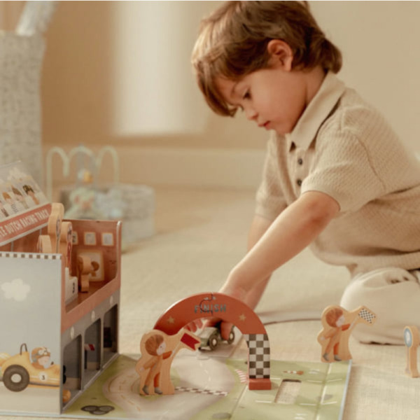 PRZENOŚNY TOR WYŚCIGOWY z akcesoriami w walizeczce FSC Little Dutch 18m+