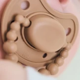 Smoczek pozycjonujący MILK HAZELNUT 0-3M LUU Kids