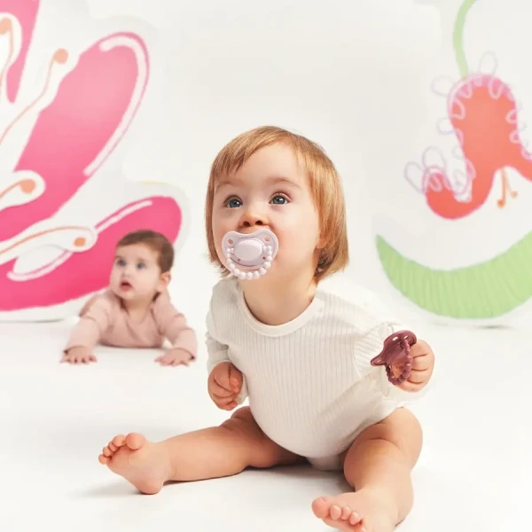 Smoczek pozycjonujący BLUEBERRY SHAKE 6M+ LUU Kids