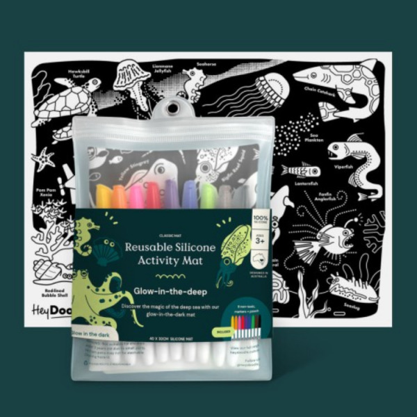 MORSKIE GŁĘBINY duża świecąca w ciemności silikonowa mata do kolorowania A3 z 9 pisakami zmazywalnymi  HeyDoodle 3+